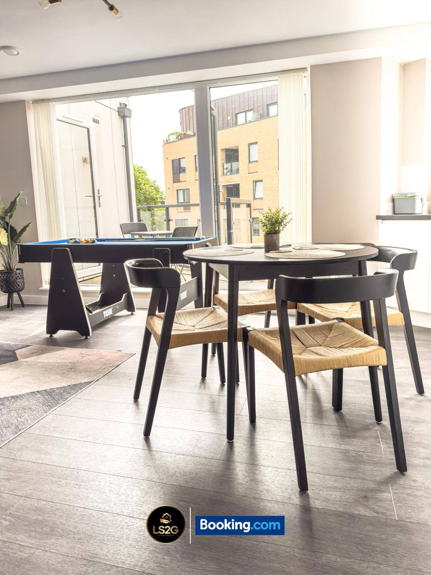 Stylish 2 Bedroom By Ls2g Short Lets & Serviced Greater With Free Parking *